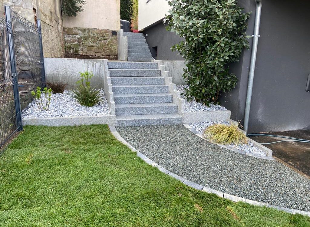 Comment créer une allée de jardin en courbes pour un effet paysager naturel ? Guebwiller
