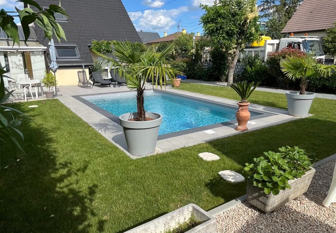 Comment choisir la forme de sa piscine pour qu&rsquo;elle s&rsquo;int&egrave;gre naturellement dans le jardin ? Mulhouse